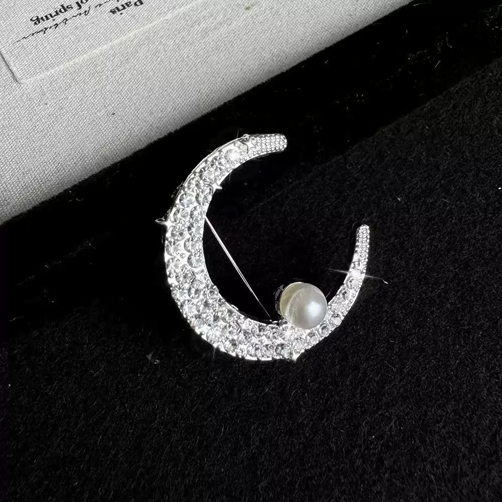 Fashion Design Moon Pearl Brooches