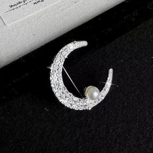 Fashion Design Moon Pearl Brooches